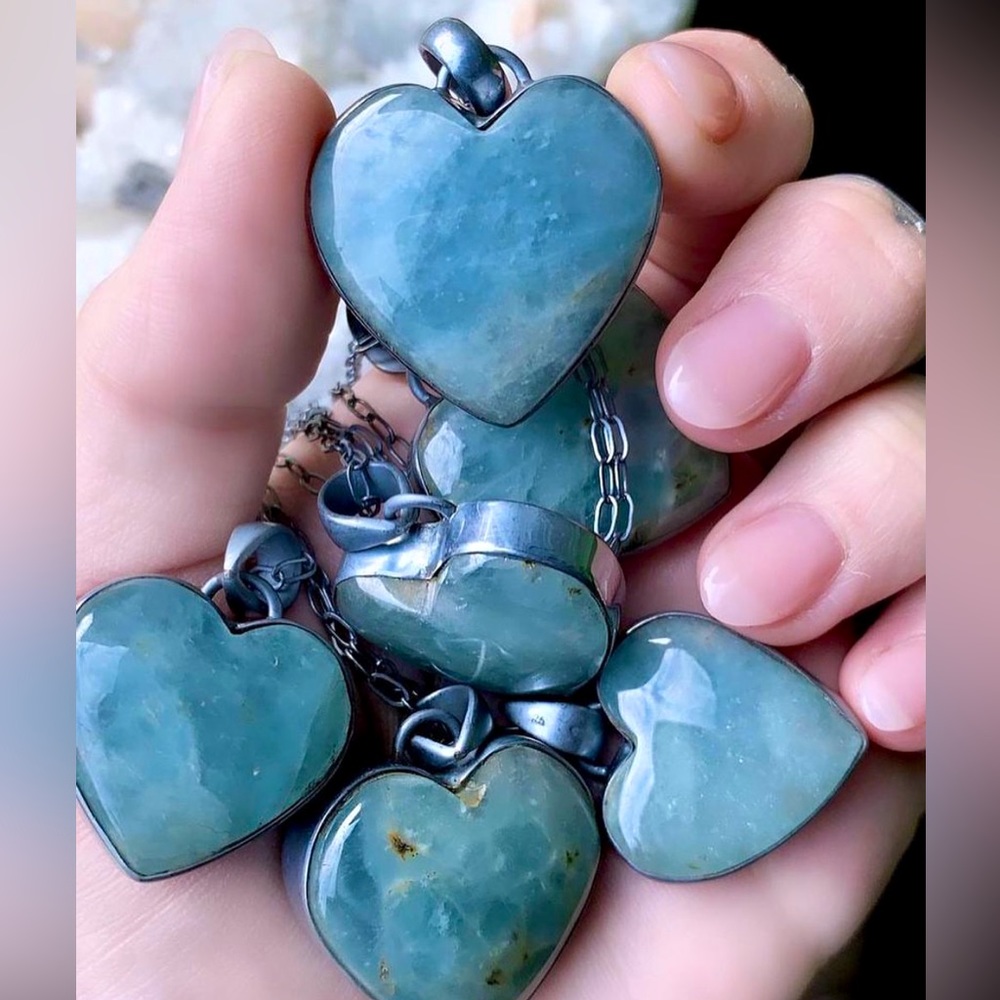 NWOT Aquamarine heart necklace
